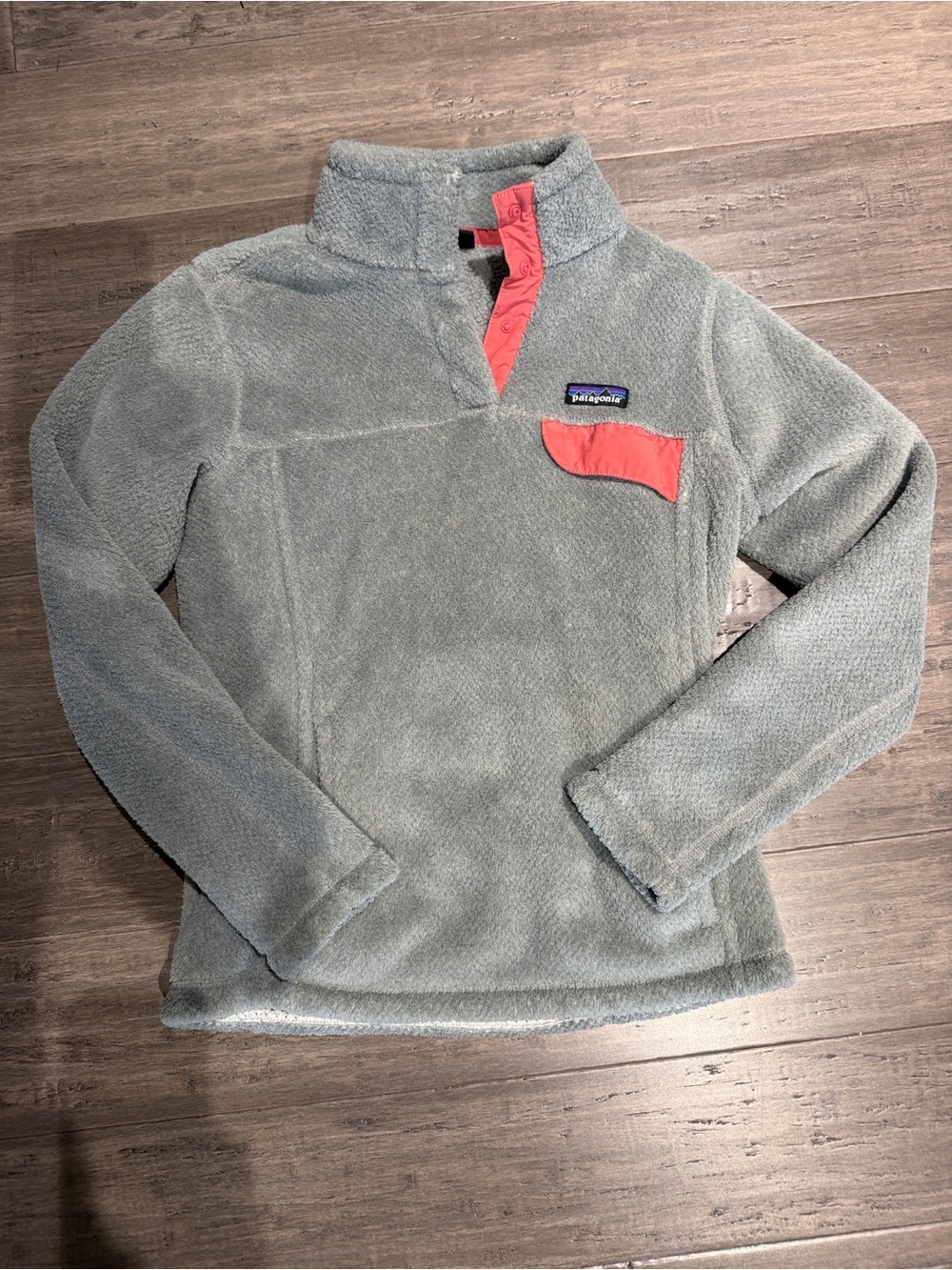Patagonia Re Tool Snap Synchilla Gray Fleece Pullover with Coral Snap